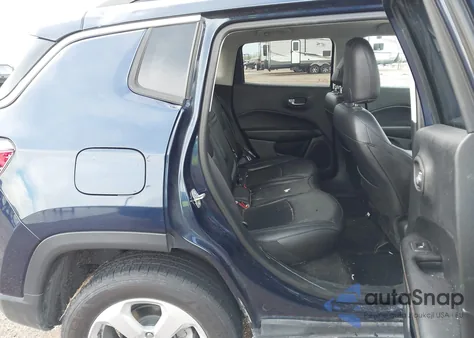 2019 Jeep Compass Latitude 4X4 z USA, uszkodzony, nr VIN 3C4NJDBB7KT596903